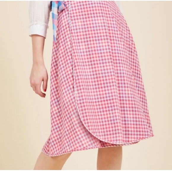 ModCloth Reversible Blue and Pink Gingham Wrap Skirt - Picture 4 of 5